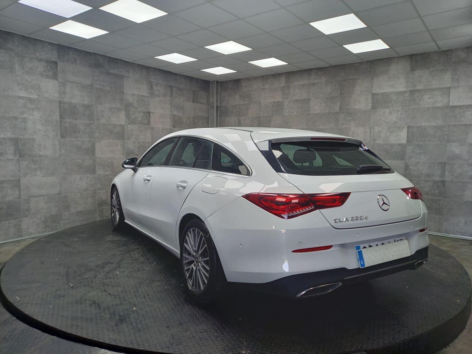 MERCEDES CLASE CLA 220 D DCT Shooting Brake 4