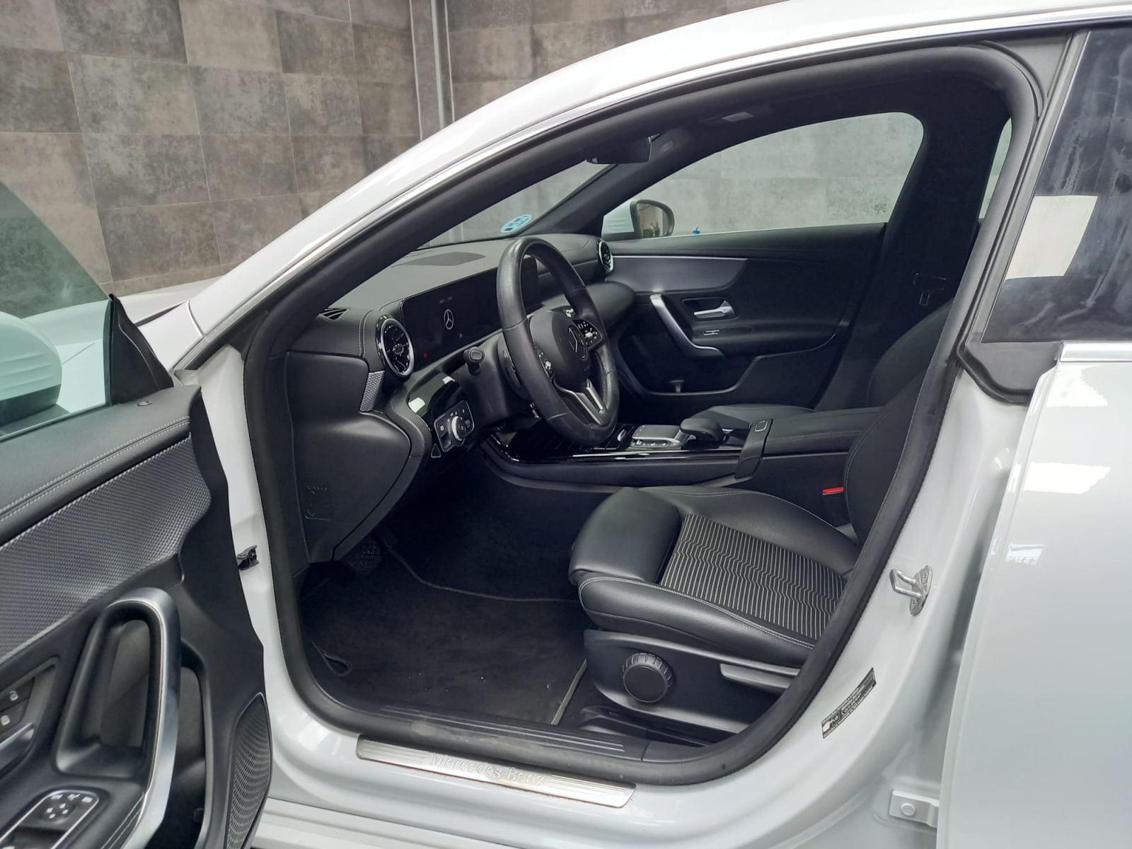 MERCEDES CLASE CLA 220 D DCT Shooting Brake 8