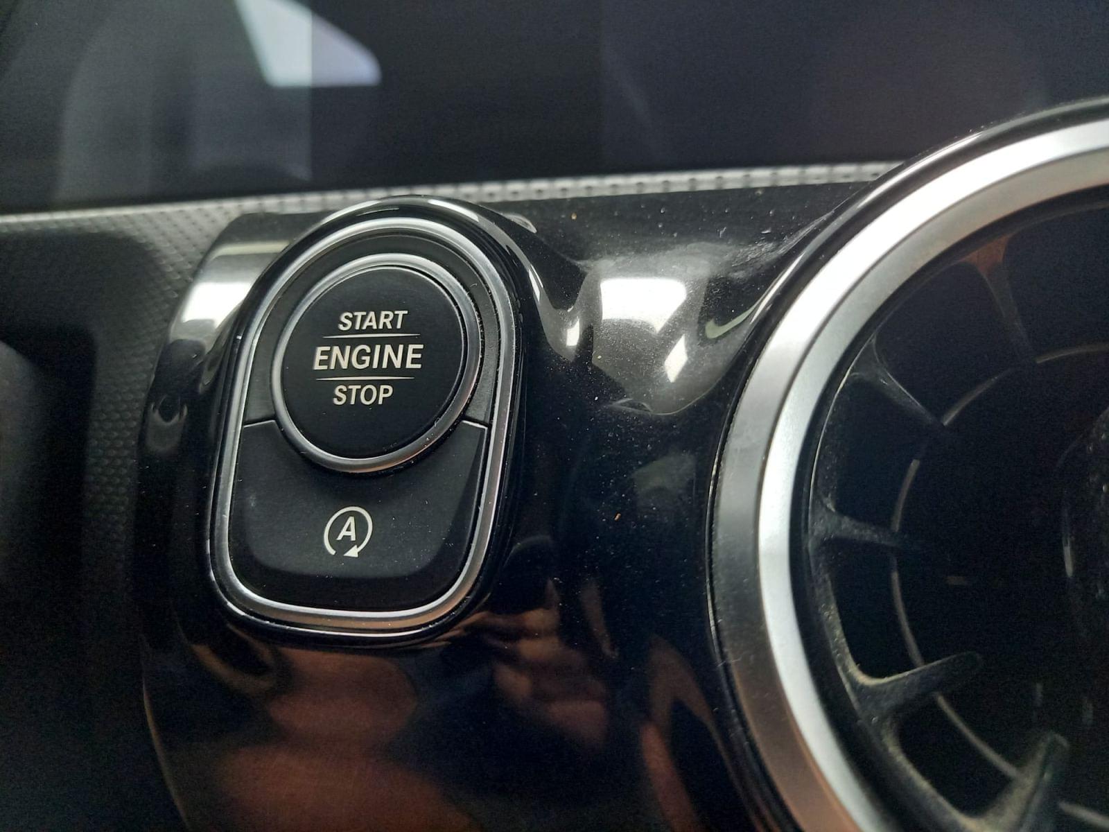 MERCEDES CLASE CLA 220 D DCT Shooting Brake 35