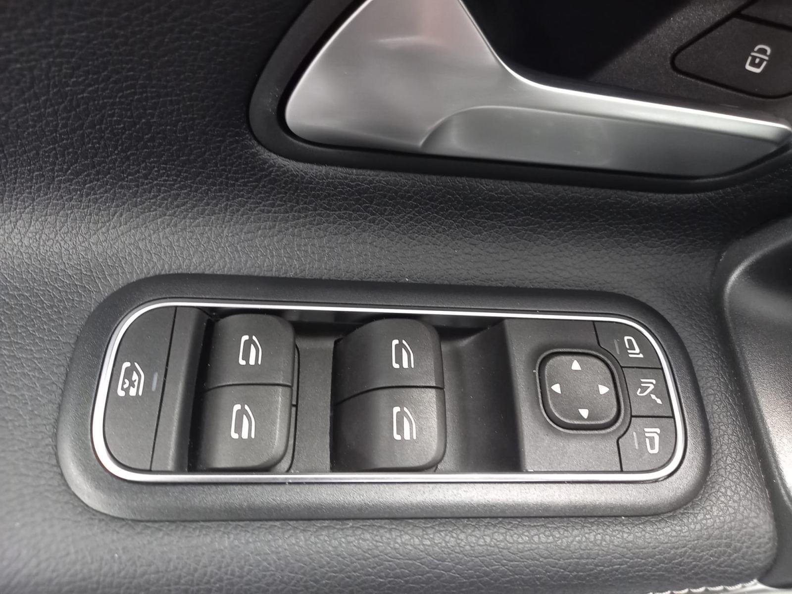 MERCEDES CLASE CLA 220 D DCT Shooting Brake 40