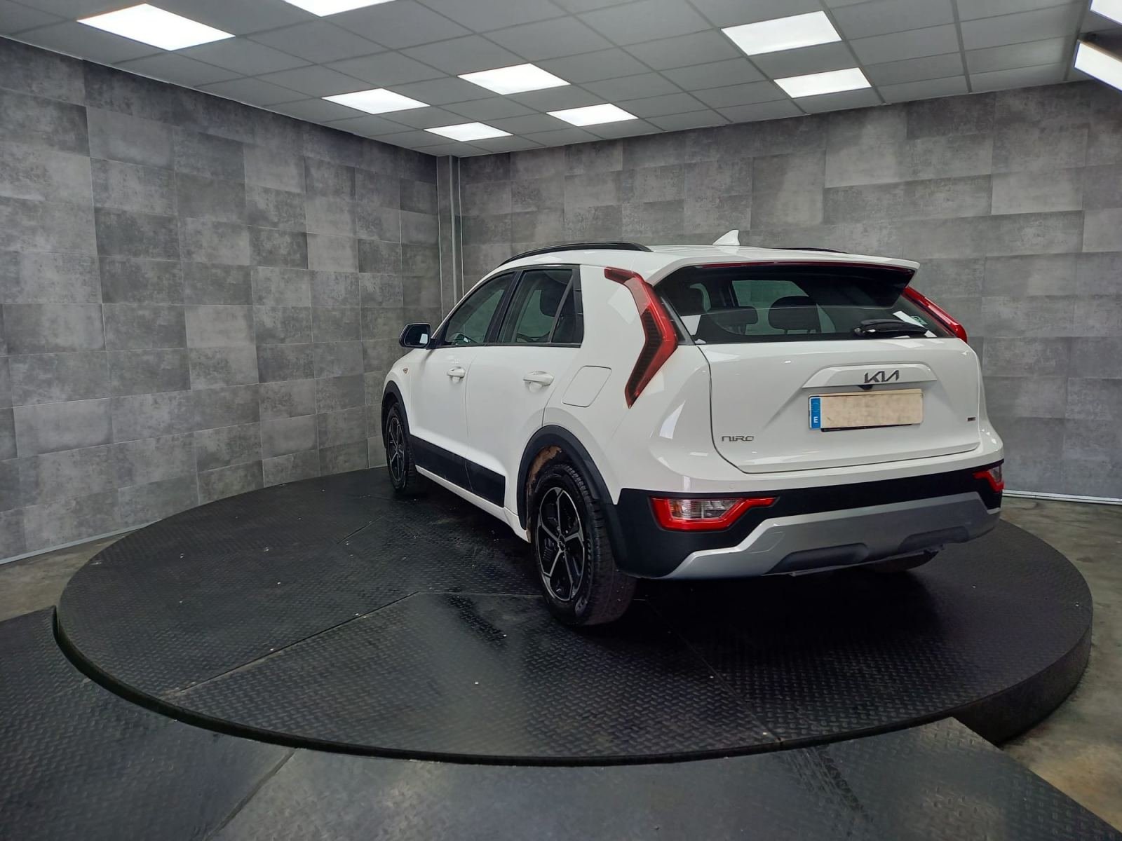 KIA NIRO 1.6 GDi HEV 104kW (141CV) Concept 5