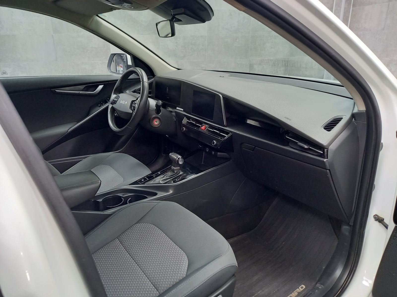 KIA NIRO 1.6 GDi HEV 104kW (141CV) Concept 10