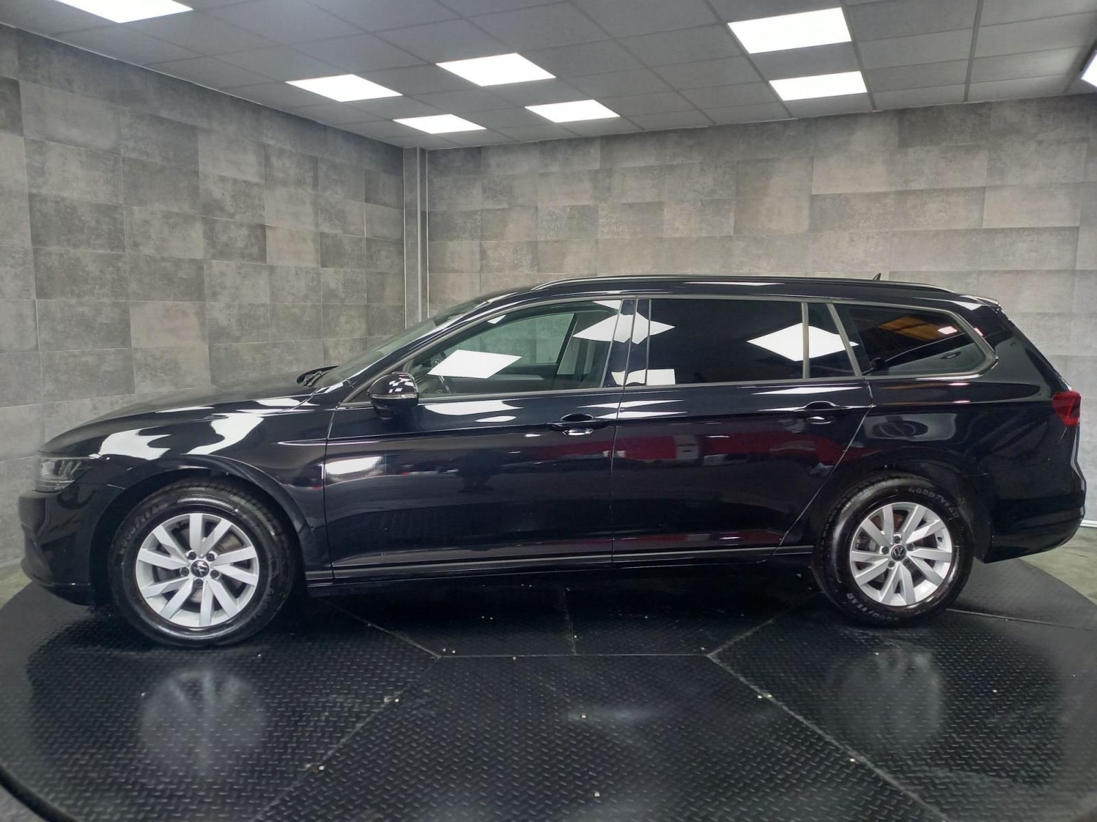 VOLKSWAGEN PASSAT Variant Business 2.0 TDI 110kW 3