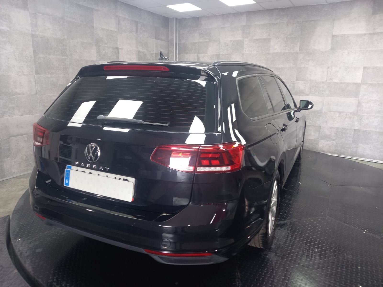 VOLKSWAGEN PASSAT Variant Business 2.0 TDI 110kW 4