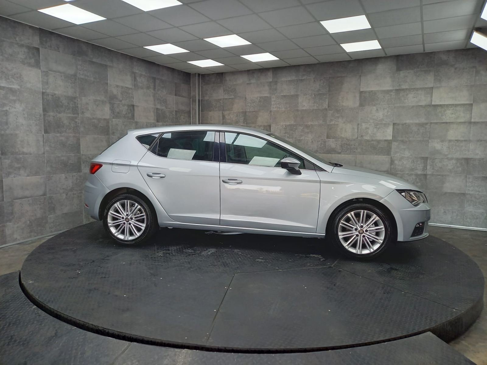 SEAT LEON 1.5 TGI 96kW DSG-7 S&S Xcellence 4