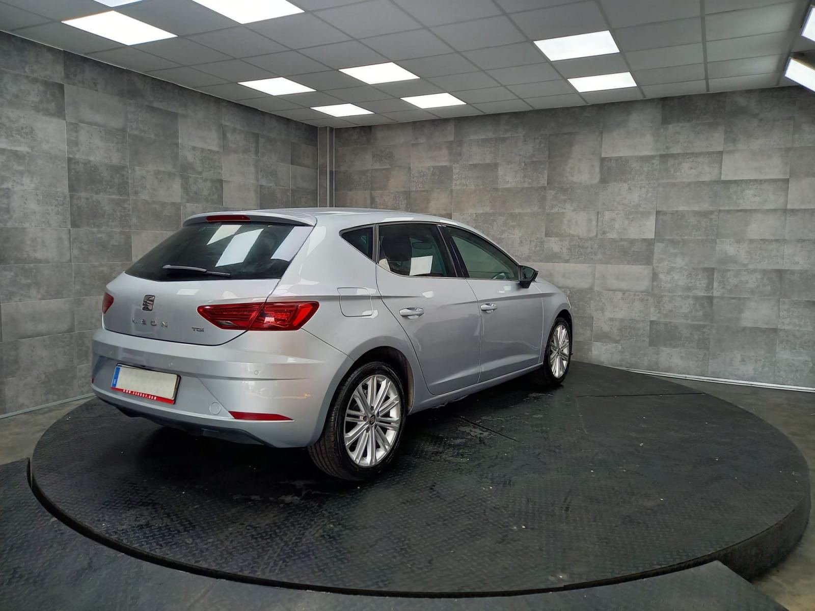 SEAT LEON 1.5 TGI 96kW DSG-7 S&S Xcellence 5