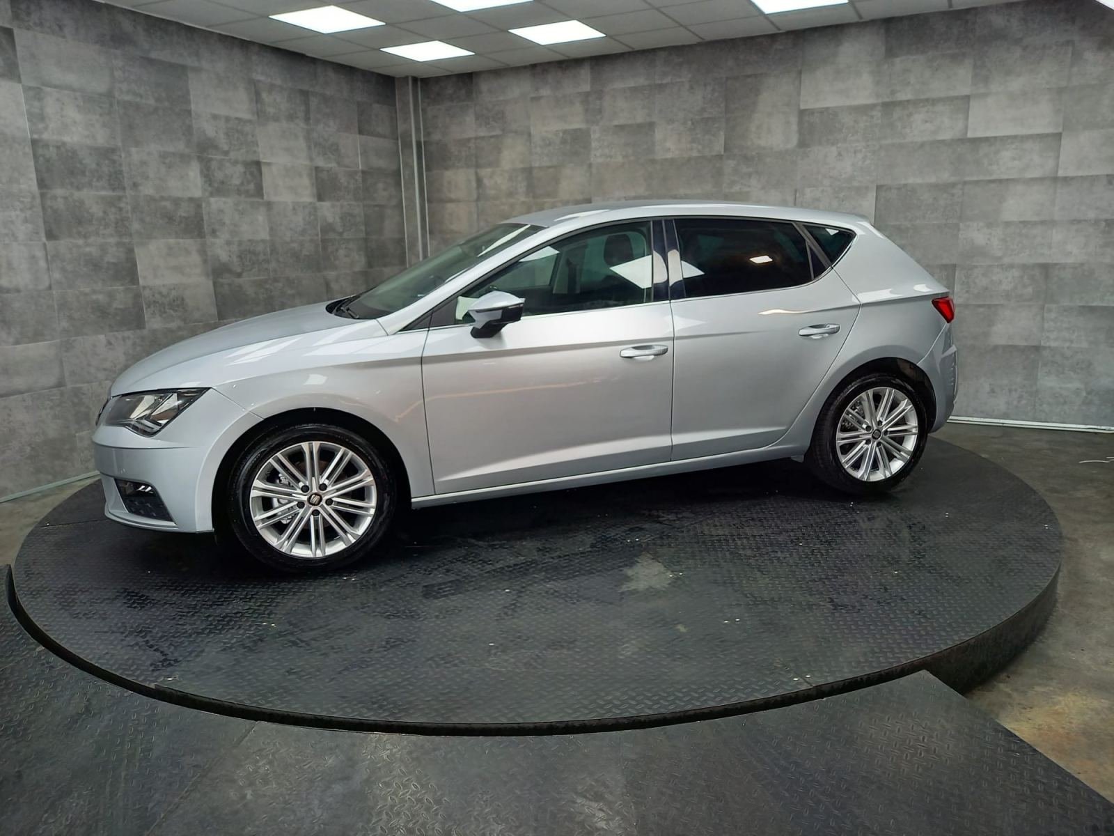 SEAT LEON 1.5 TGI 96kW DSG-7 S&S Xcellence 8