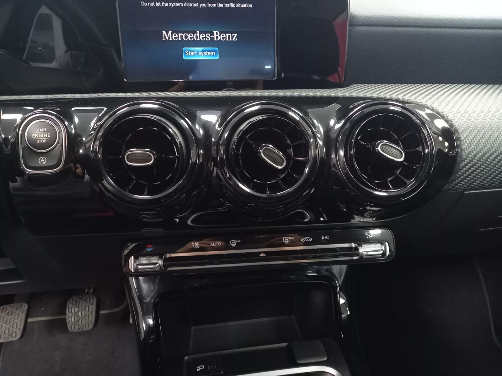 MERCEDES CLASE A 180 D BUSINESS SOLUTION ESSENTIAL 17