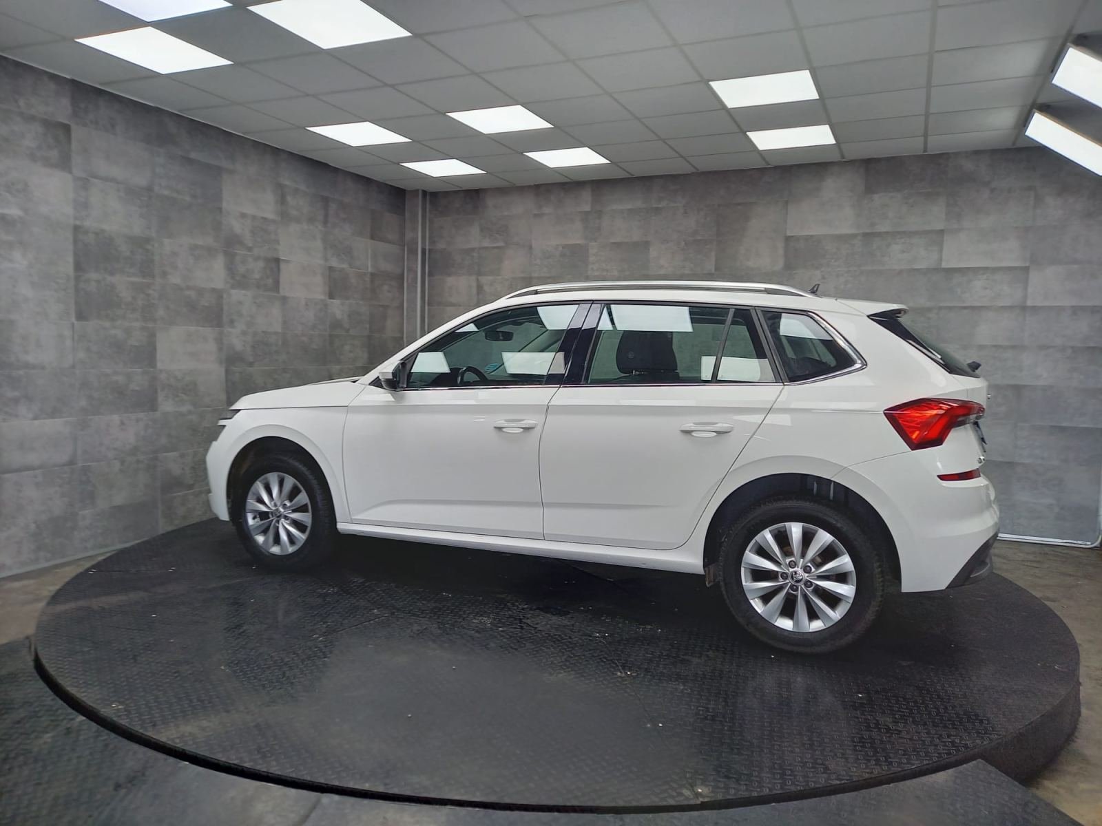 SKODA KAMIQ 1.0 TSI 81kW (110CV) DSG Ambition 8