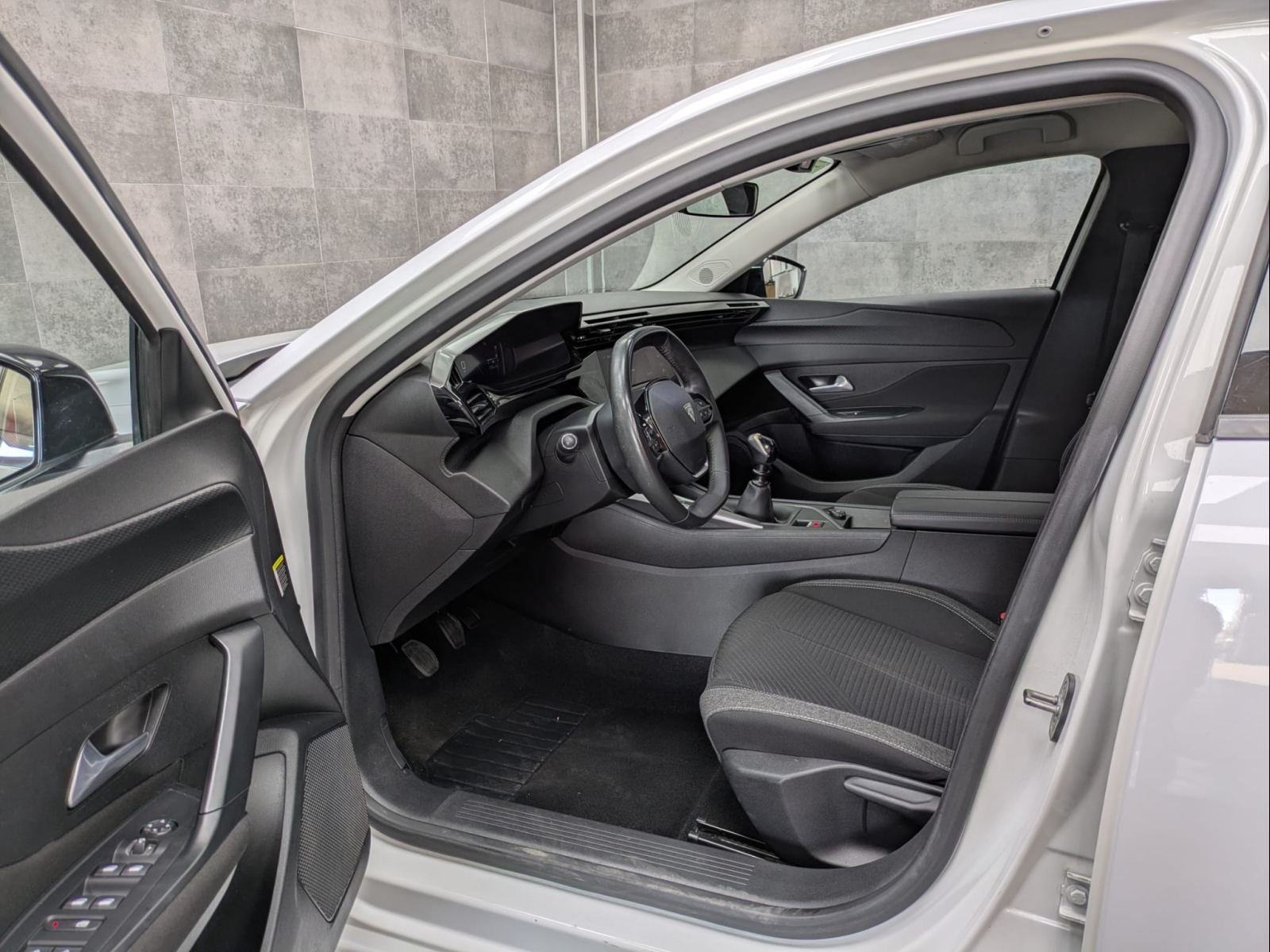 PEUGEOT 308 Active Pack BlueHDi 130 S&S MAN (AC2) 9