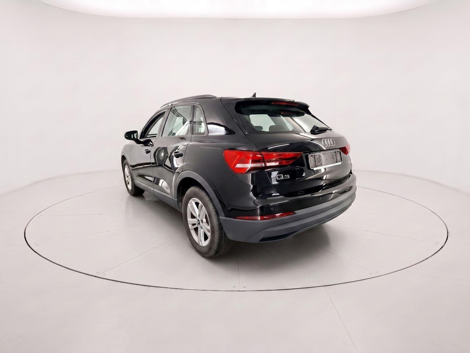 AUDI Q3 35 TDi Business Edition S tronic 3