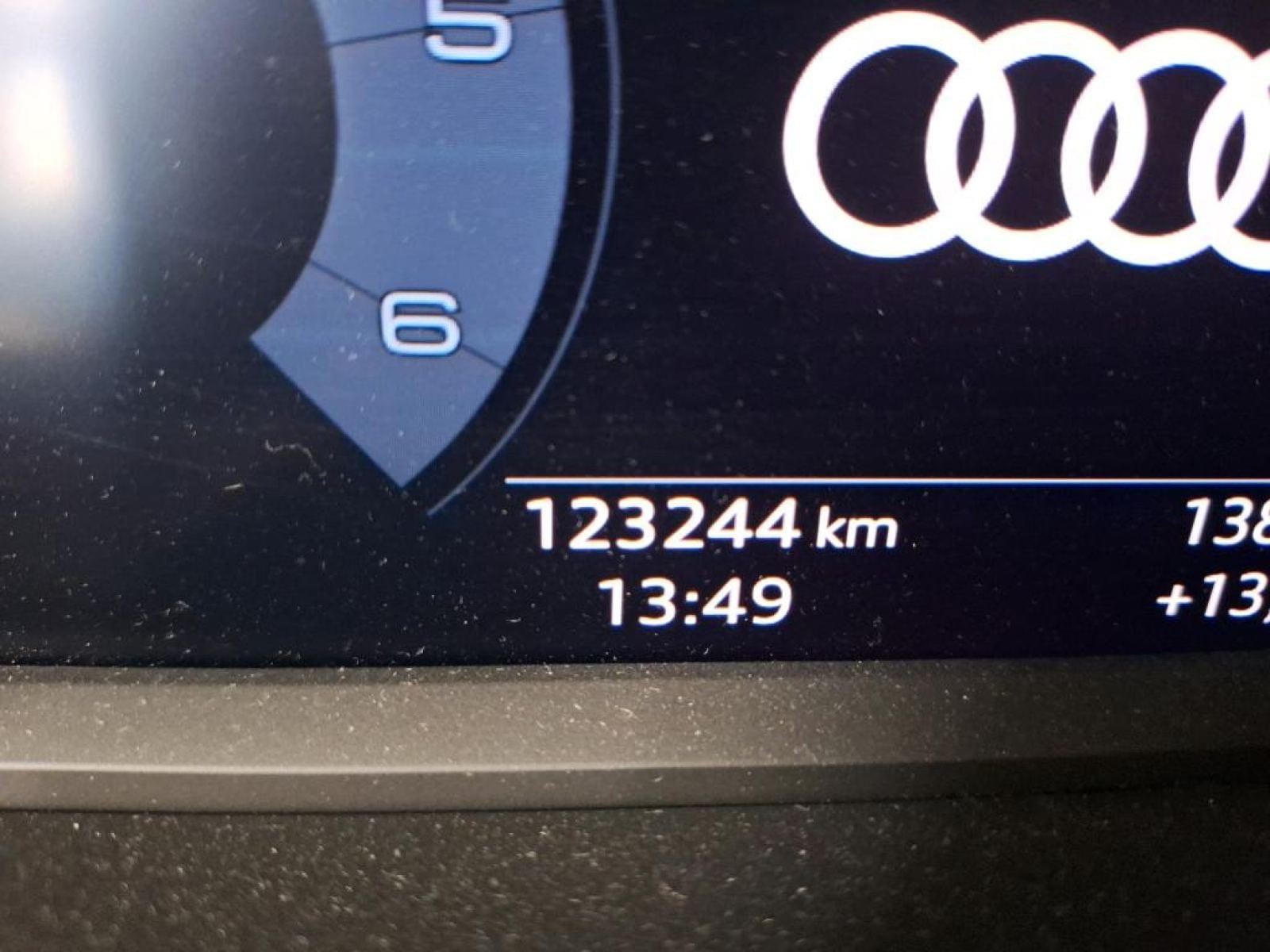 AUDI Q3 35 TDi Business Edition S tronic 10
