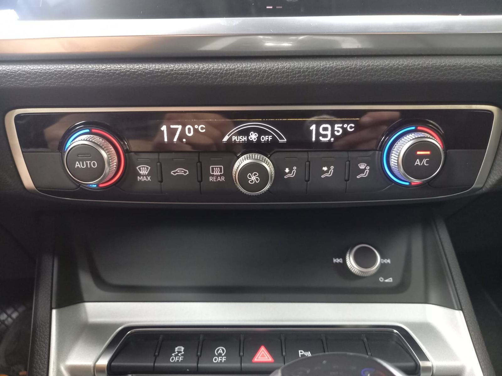 AUDI Q3 35 TDi Business Edition S tronic 17