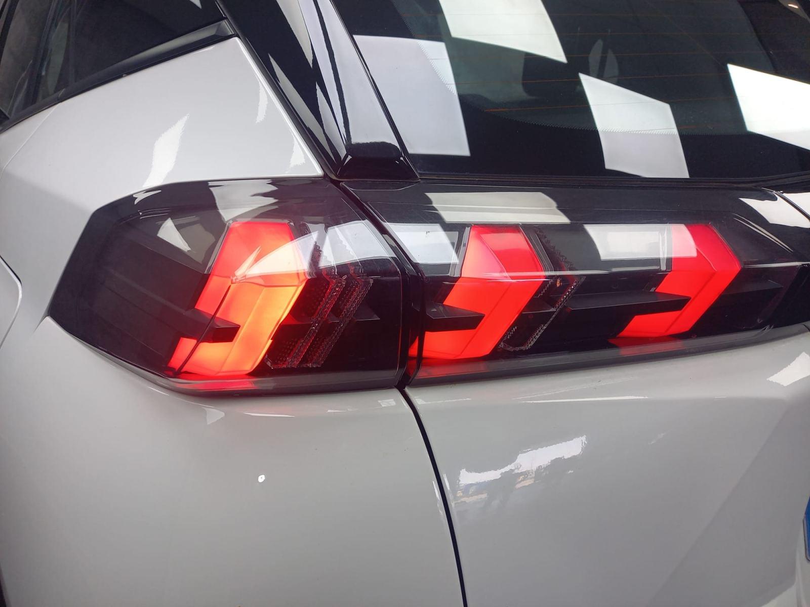 PEUGEOT 2008 Active BlueHDI 81kW (110CV) 19