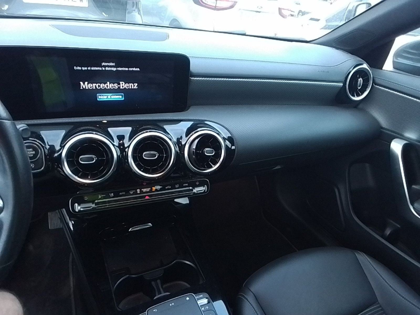 MERCEDES CLASE CLA 220 D DCT Shooting Brake 8 