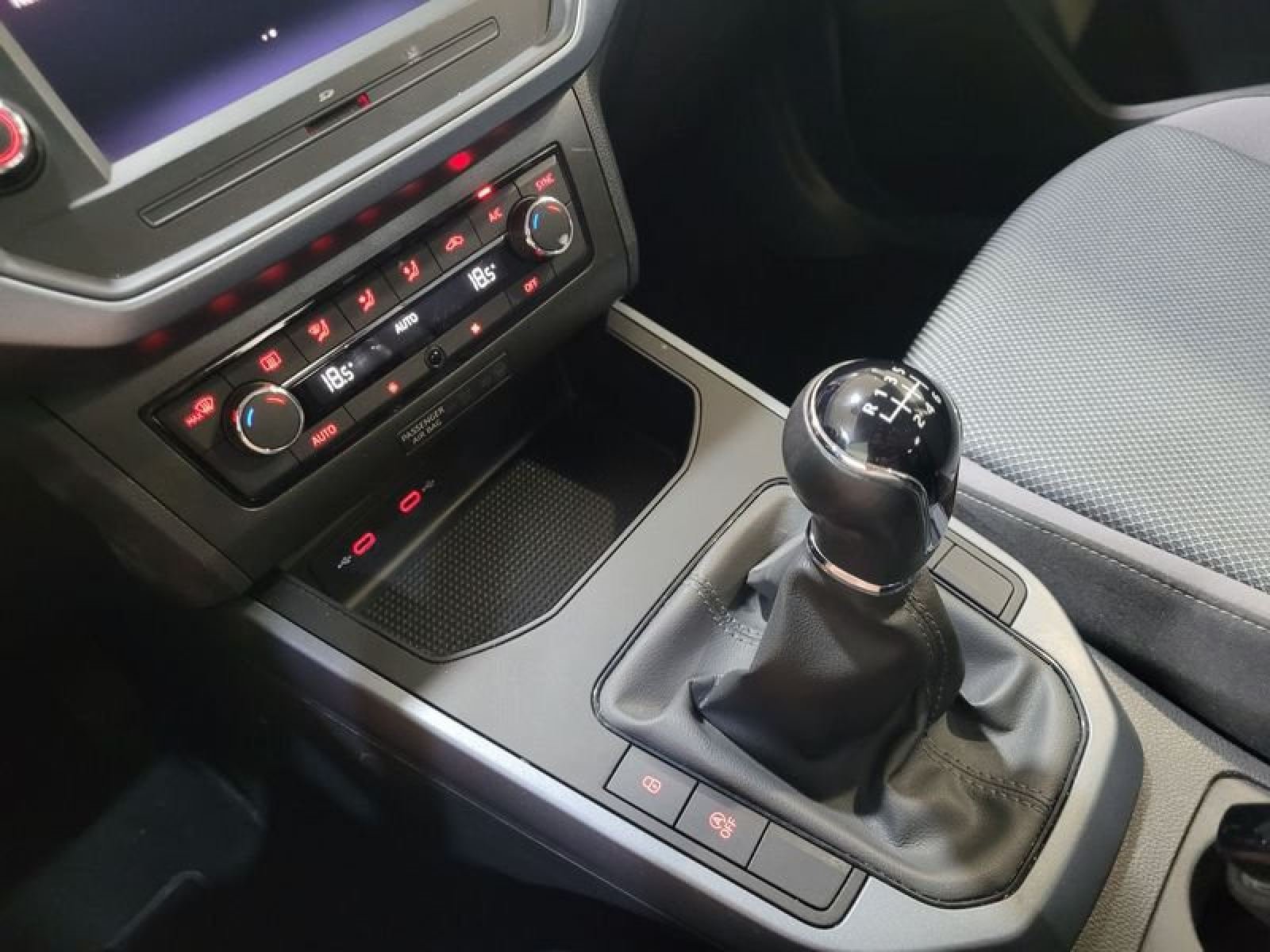 SEAT ARONA 1.0 TSI 110cv Style 27