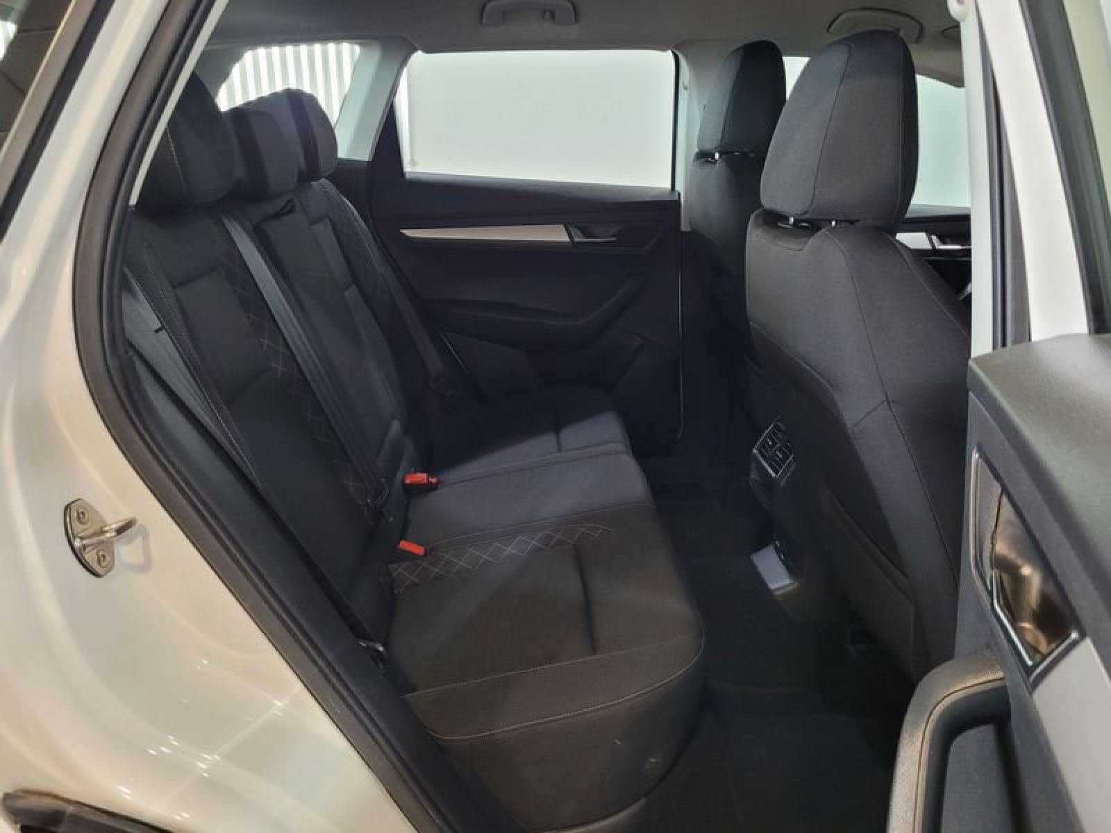 SKODA KAROQ 2.0 TDI 150cv DSG 4X4 Ambition 9