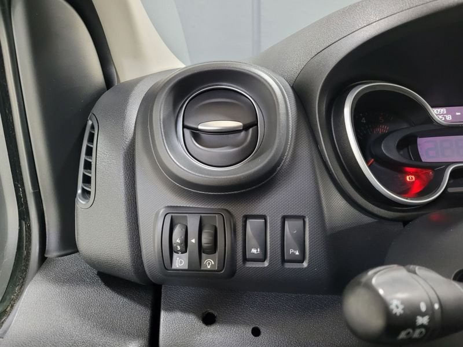 Renault Trafic Furgón 29 L1H1 Energy BluedCi - foto 12
