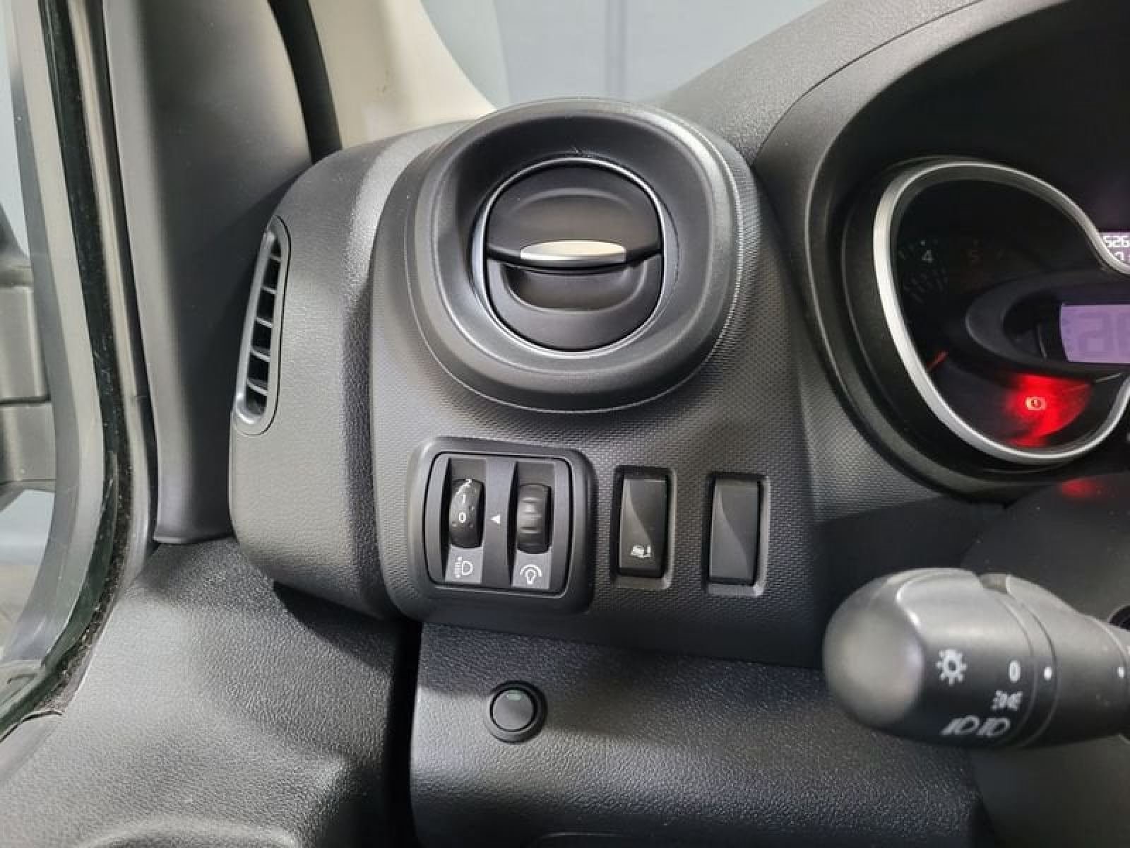 Renault Trafic Furgón 27 L1H1 Energy BluedCi - foto 14