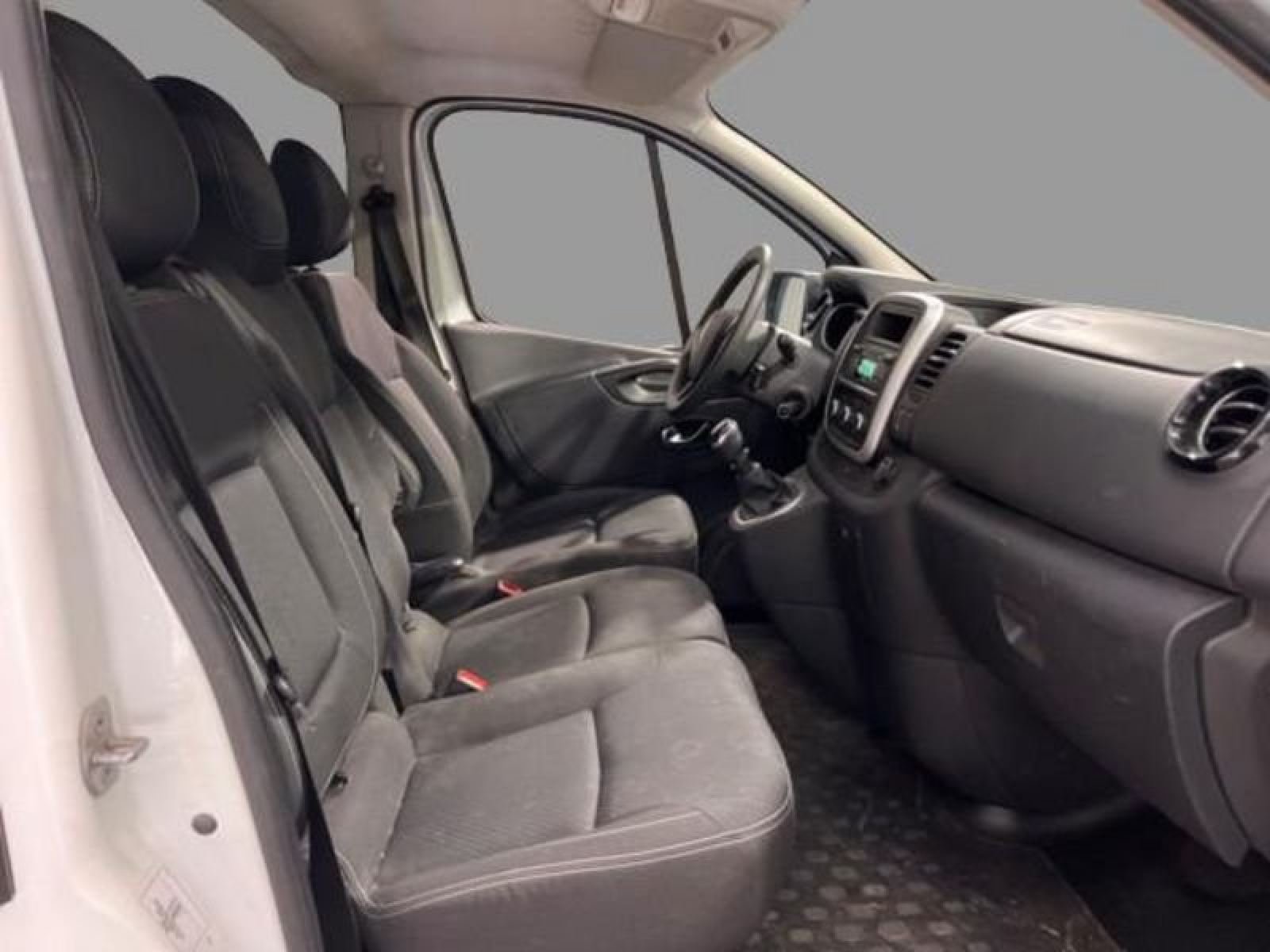 RENAULT TRAFIC Furgón 27 L1H1 Energy BluedCi 70 kW 3 
