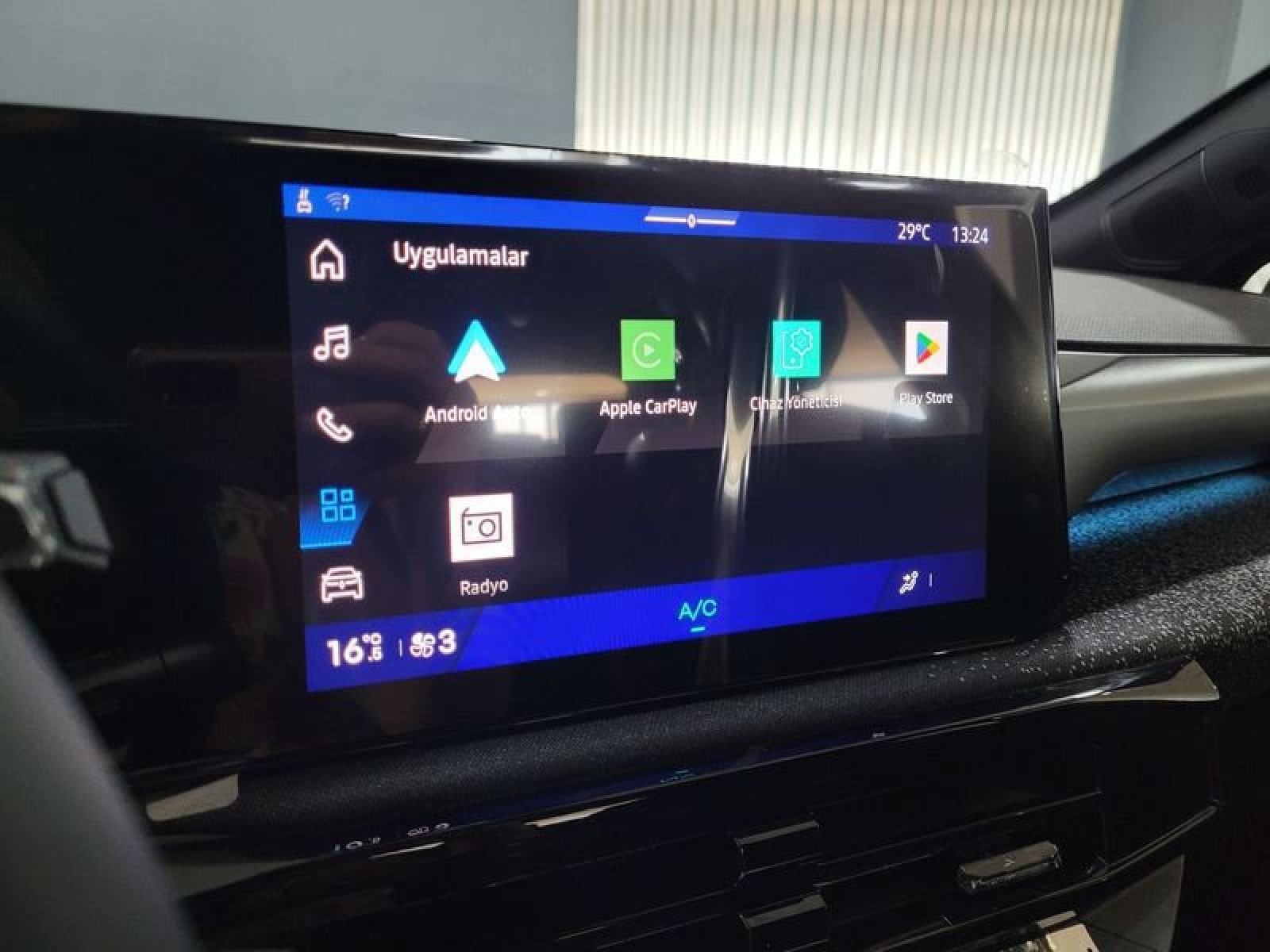 RENAULT CLIO full hybrid E-Tech 117kW (160 CV) techno 19