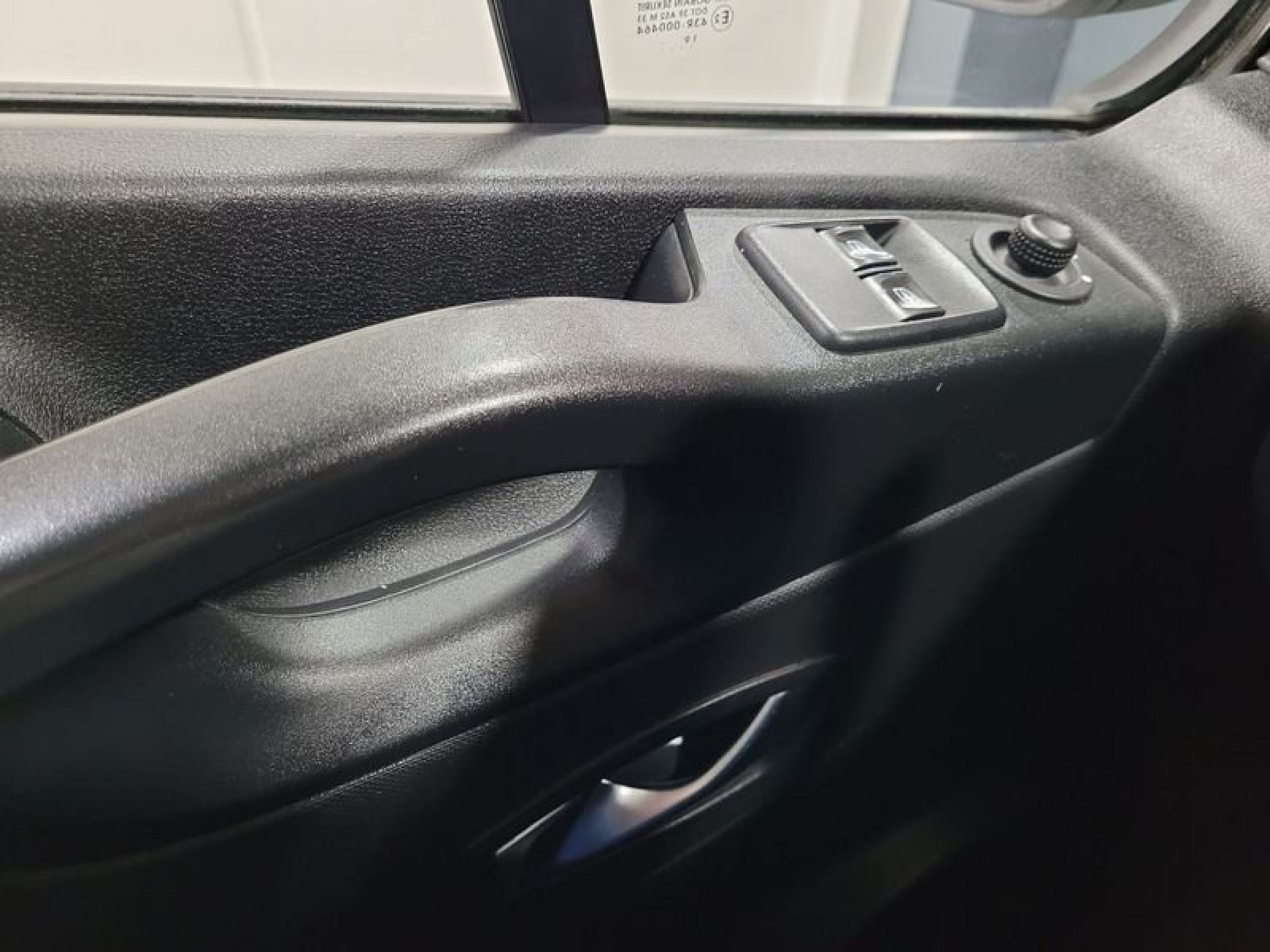 RENAULT TRAFIC Furgón 29 L1H1 dCi 95 Euro 6 12 
