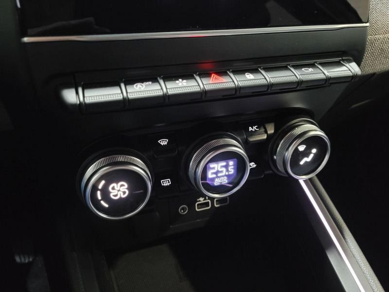 RENAULT CLIO TCe 100cv GLP Techno 28