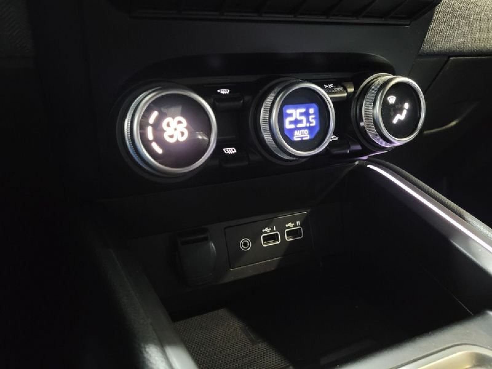 RENAULT CLIO TCe 100cv GLP Techno 29