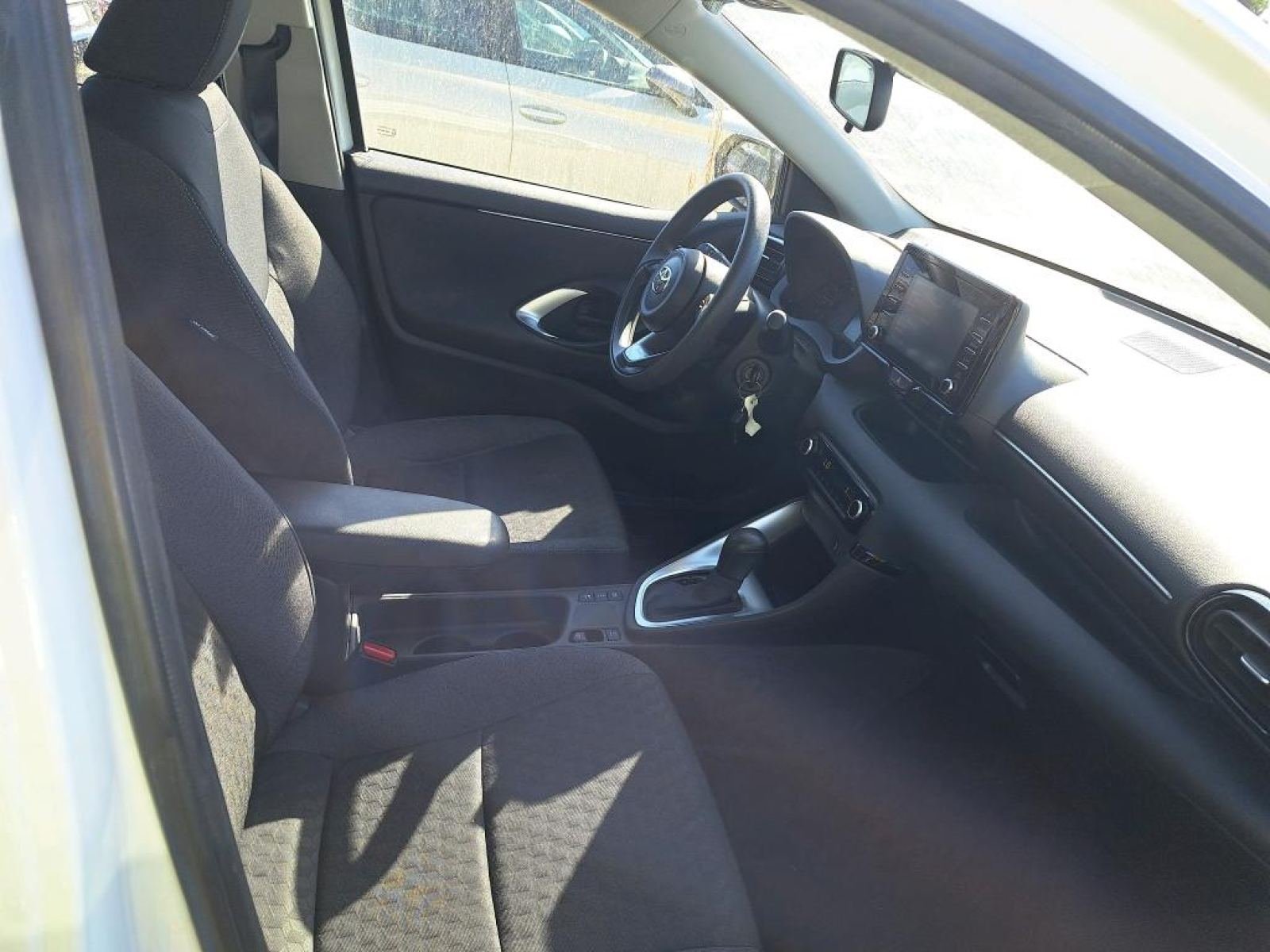 TOYOTA YARIS 1.5 120H BUSINESS PLUS 6