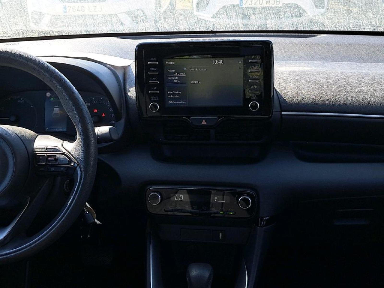 TOYOTA YARIS 1.5 120H BUSINESS PLUS 9