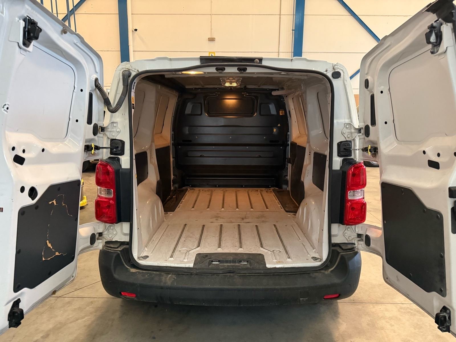 FIAT SCUDO Furgón L2 100cv MT6 Business 13