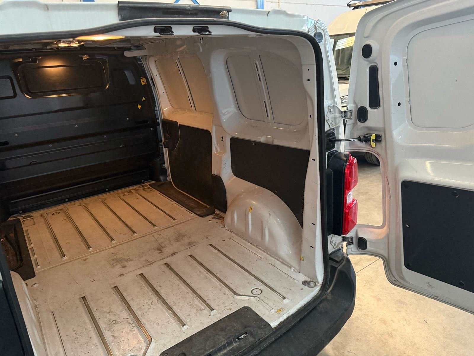 FIAT SCUDO Furgón L2 100cv MT6 Business 15