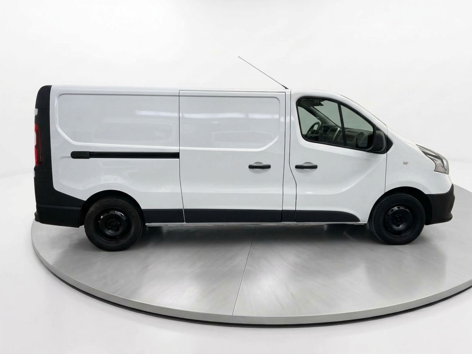 RENAULT TRAFIC Furgón 29 L2H1 dCi 70kW (95CV) Euro 6 4