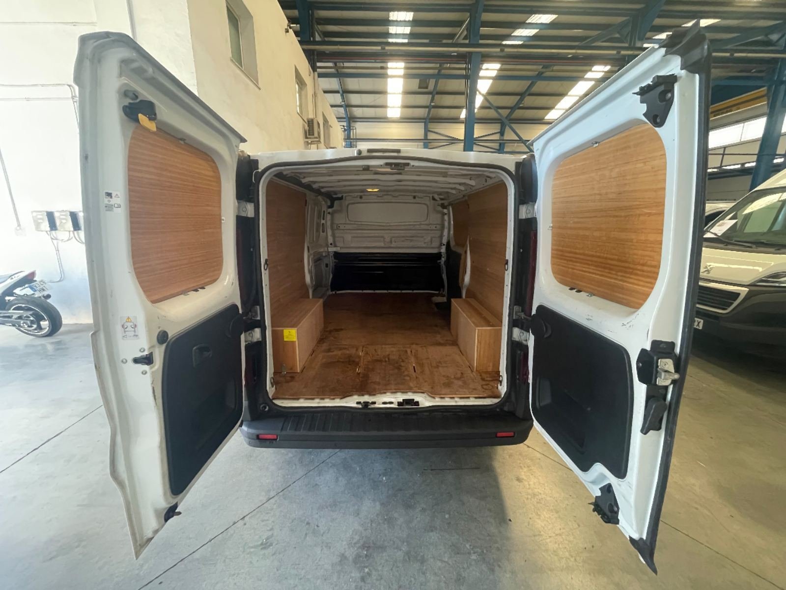 RENAULT TRAFIC Furgón 29 L2H1 dCi 70kW (95CV) Euro 6 13
