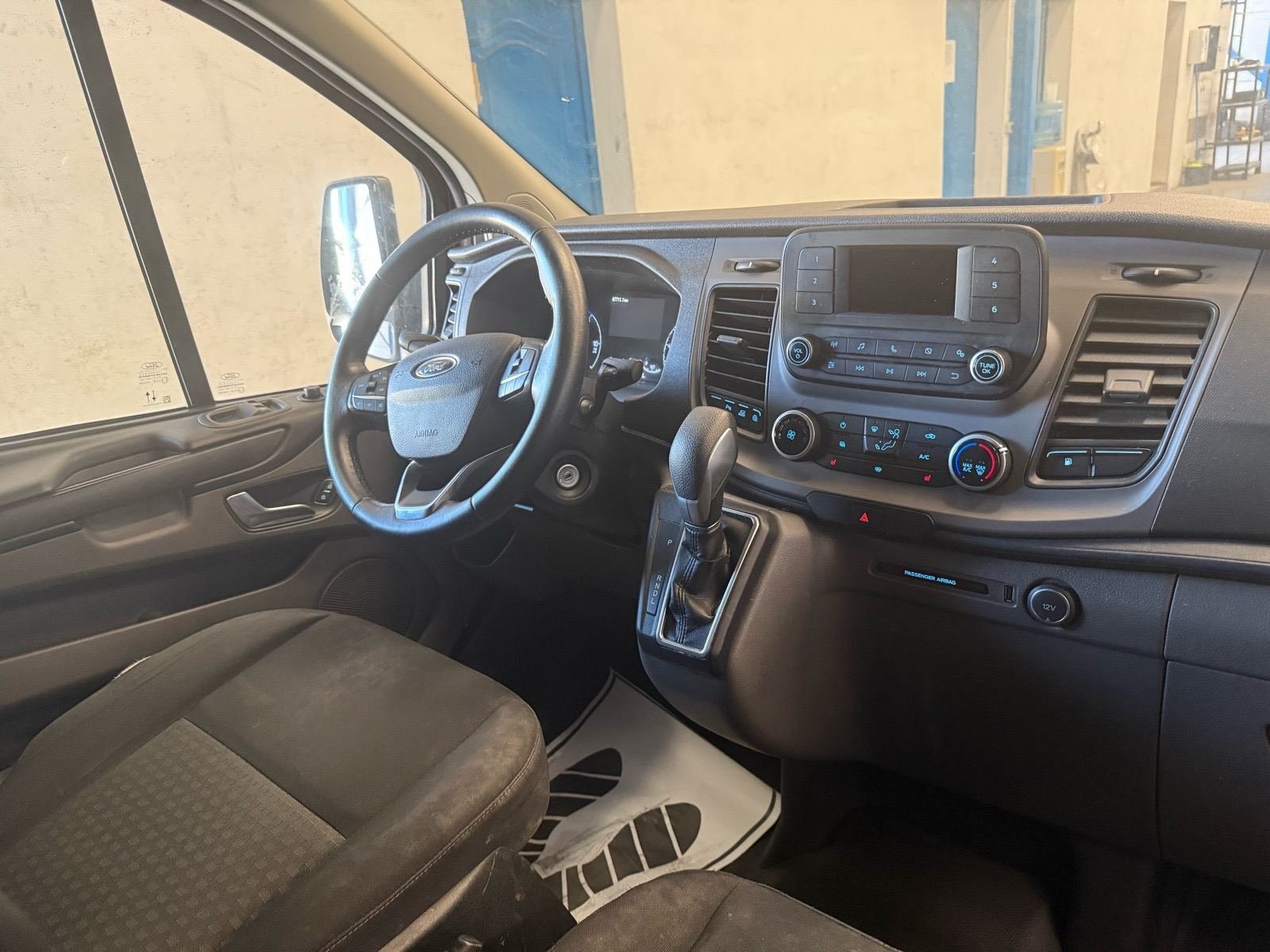 FORD TRANSIT CUSTOM 340 L1 Van Trend Plug-in Hybrid Auto. 9 