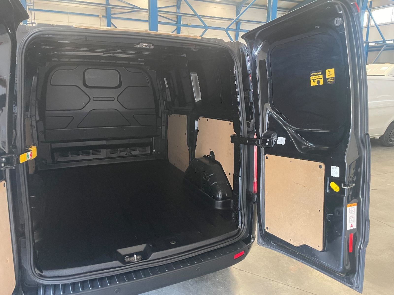 FORD TRANSIT CUSTOM 340 L1 Van Limited Plug-in Hybrid 92,9kW 10
