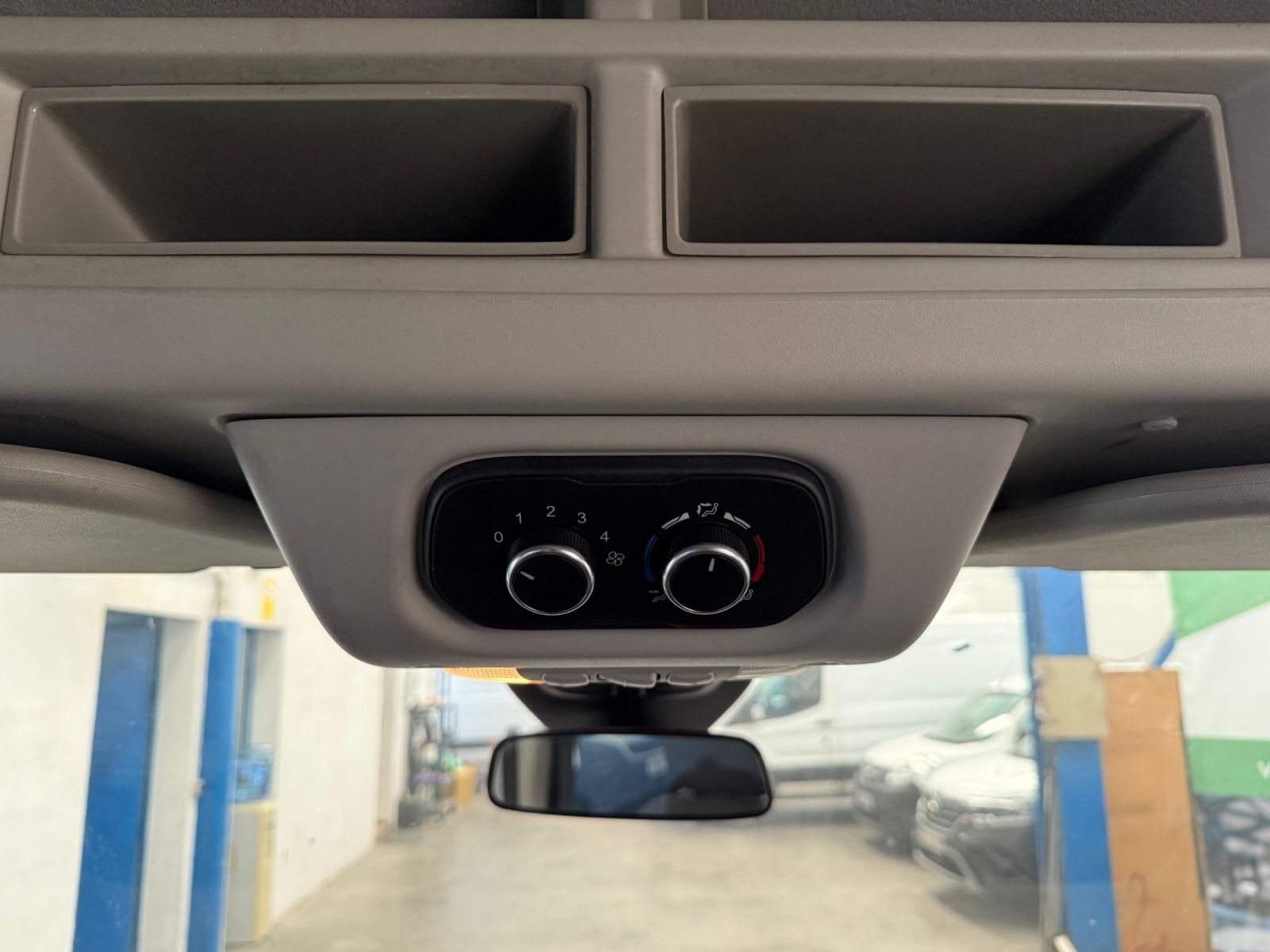 FORD TRANSIT 310 96kW L3H2 Van Trend Delantera 23