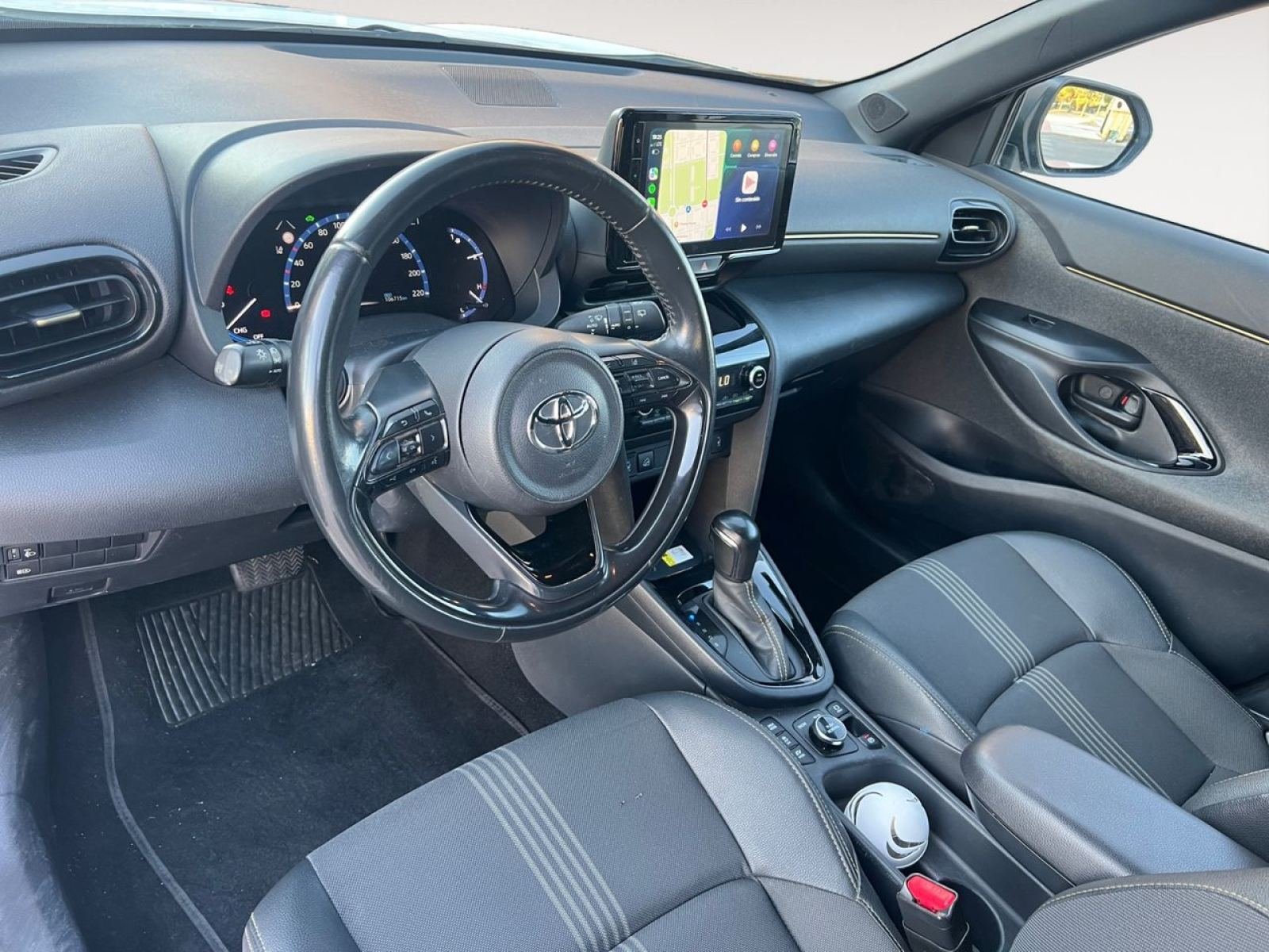 TOYOTA YARIS CROSS 1.5 120H Adventure 19 