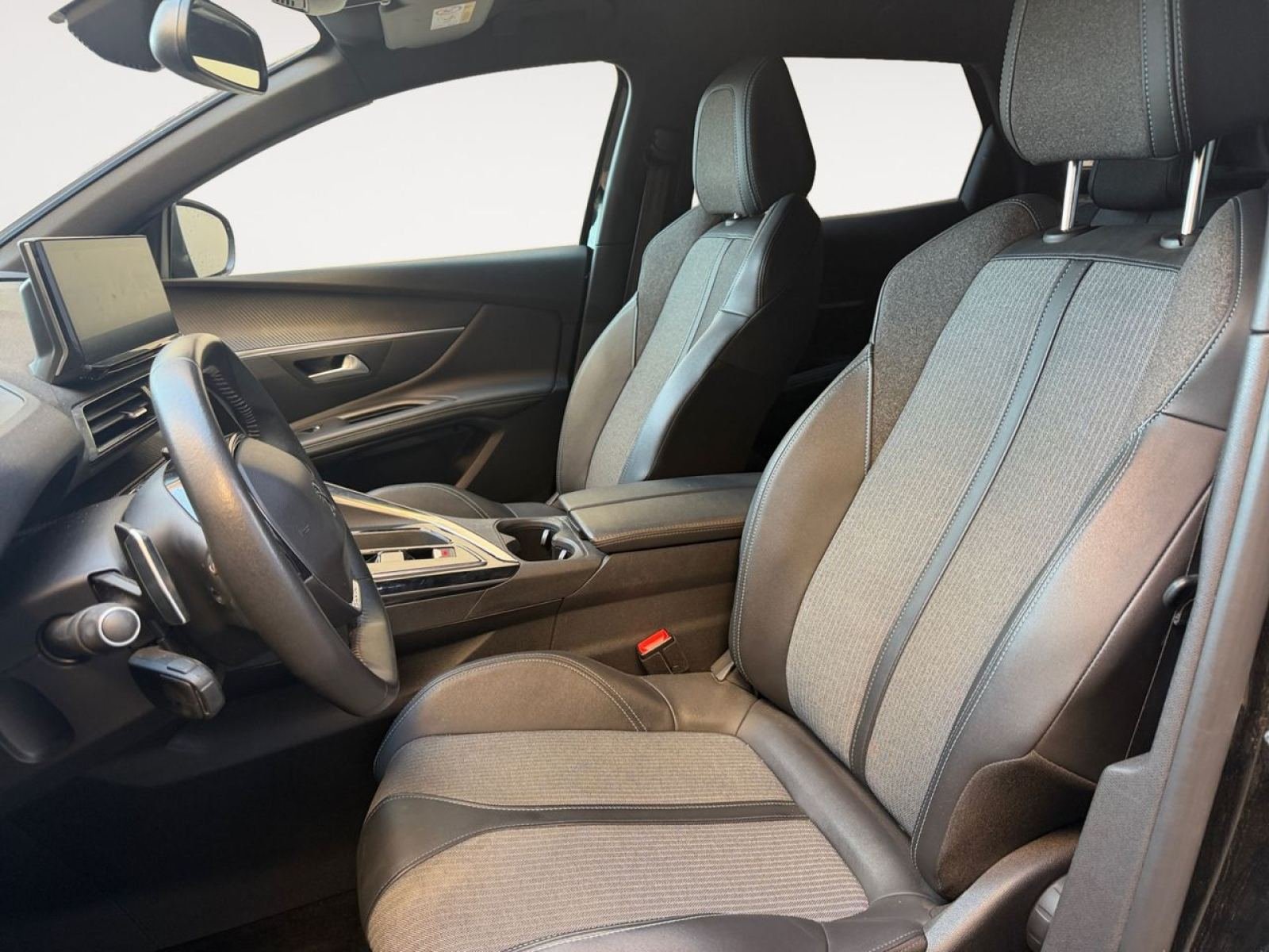 PEUGEOT 3008 HYBRID 180 e-EAT8 Allure Pack 8
