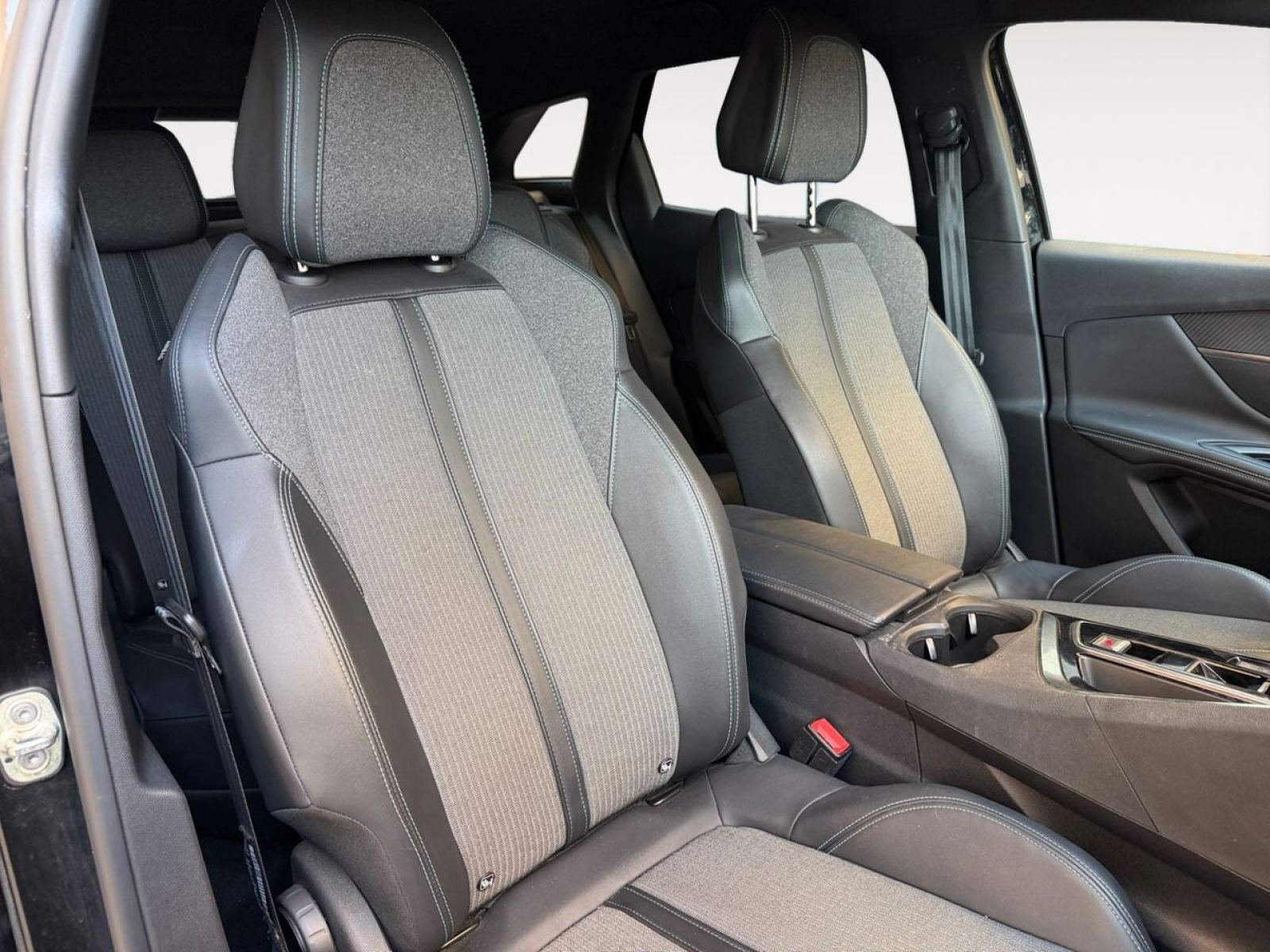 PEUGEOT 3008 HYBRID 180 e-EAT8 Allure Pack 13