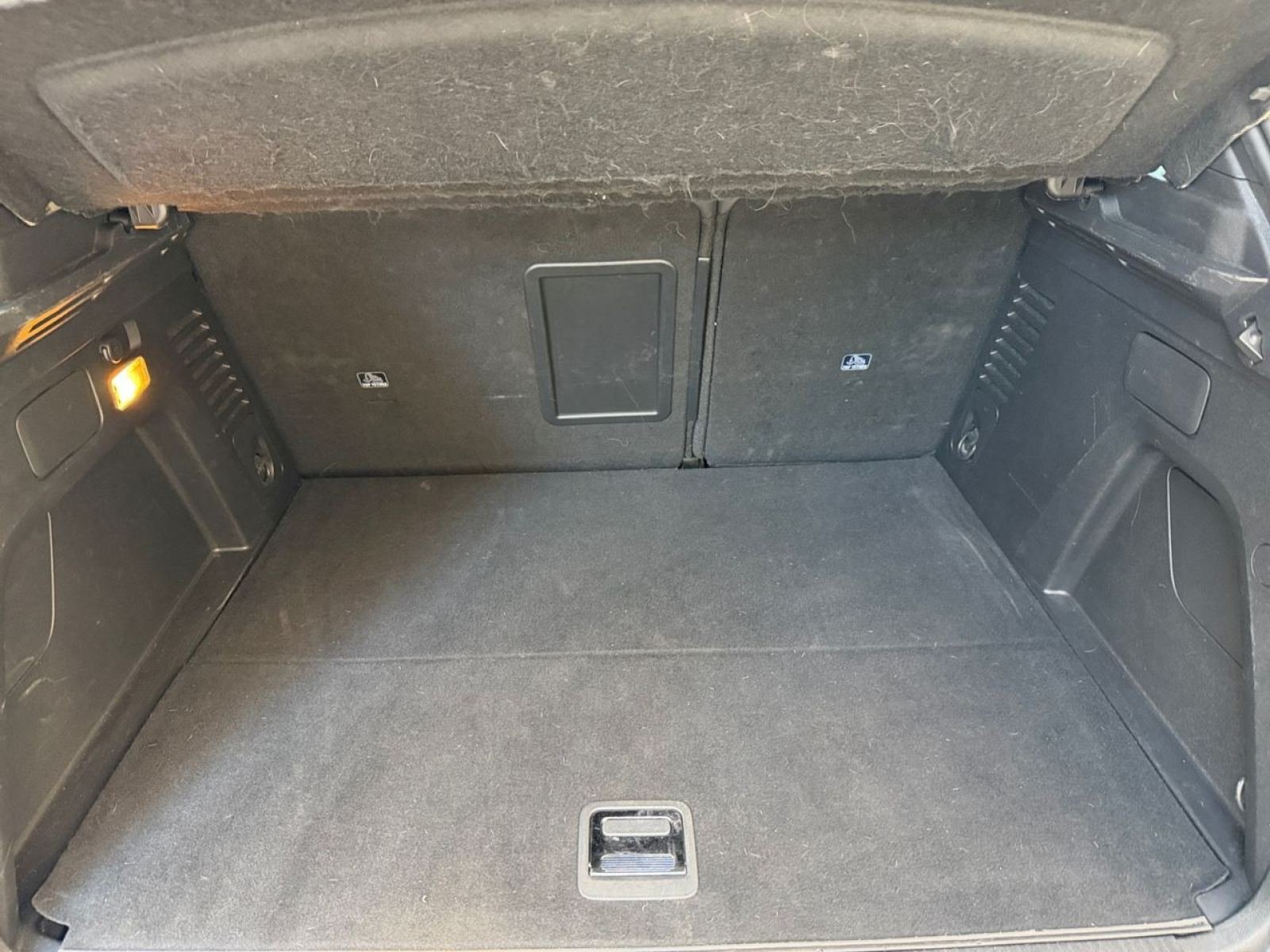 PEUGEOT 3008 HYBRID 180 e-EAT8 Allure Pack 14