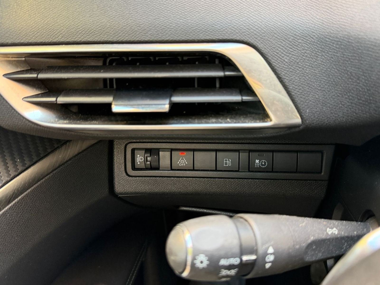 PEUGEOT 3008 HYBRID 180 e-EAT8 Allure Pack 16