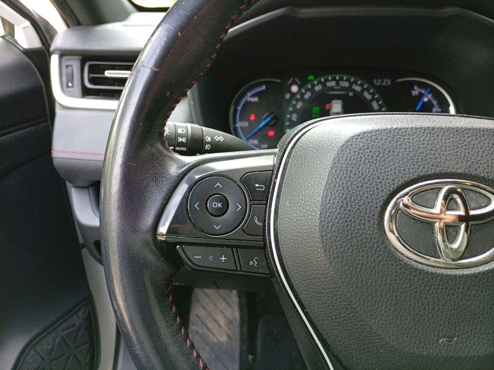 TOYOTA RAV4 2.5l PLUG-IN 300PH (e-CVT) Advance 19