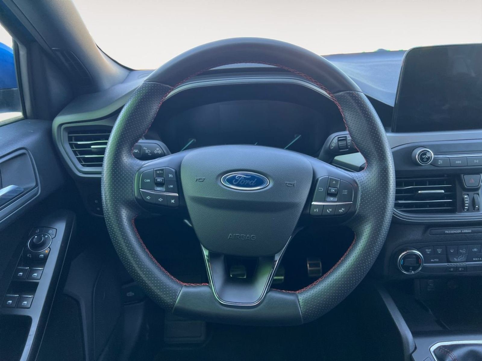 FORD FOCUS 1.0 Ecoboost MHEV 92kW ST-Line 10 