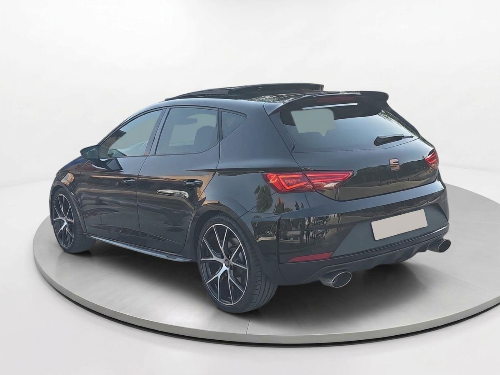 SEAT LEON 2.0 TSI 213kW DSG-7 Cupra Black Carbon 4 