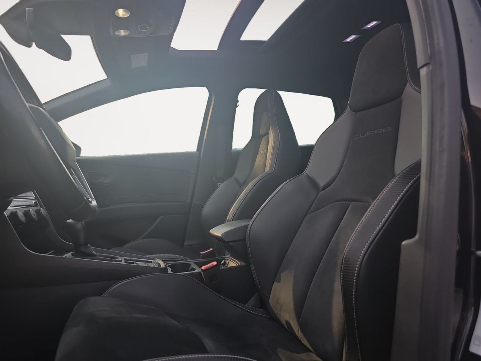 SEAT LEON 2.0 TSI 213kW DSG-7 Cupra Black Carbon 8 