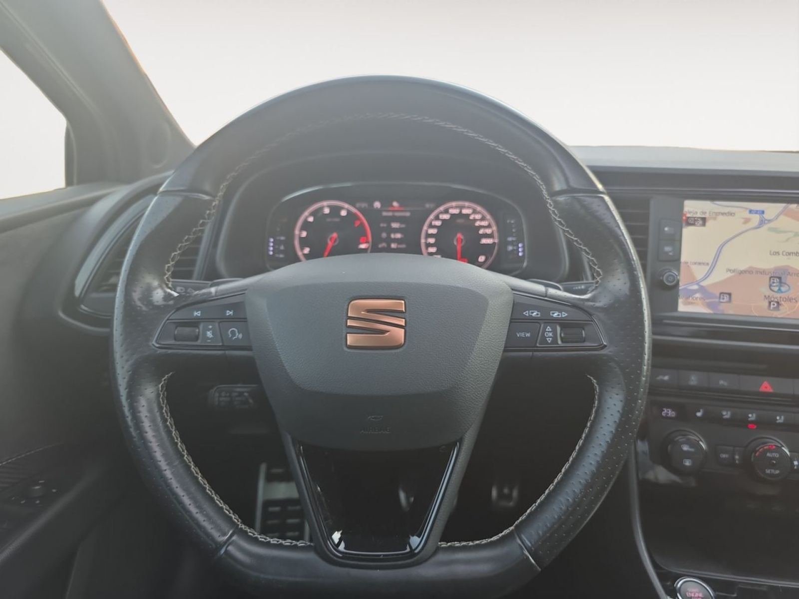 SEAT LEON 2.0 TSI 213kW DSG-7 Cupra Black Carbon 11 