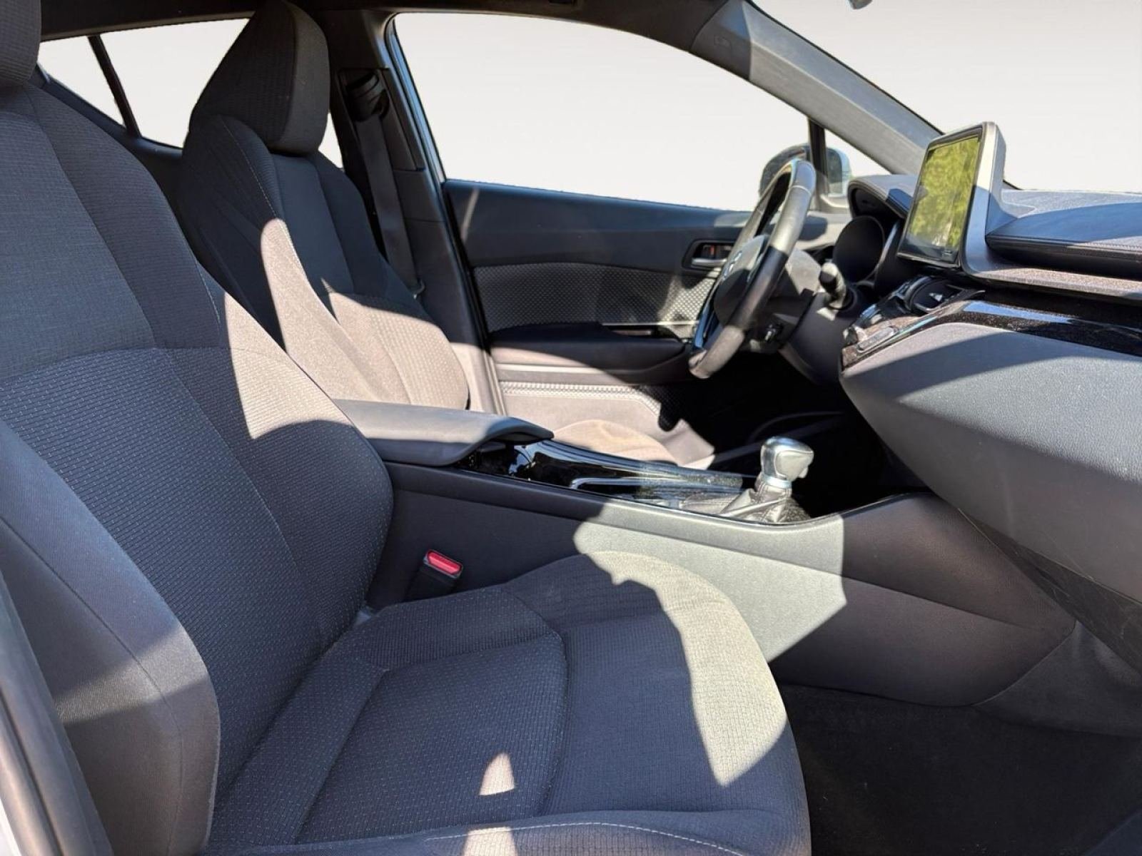 TOYOTA C-HR 1.8 125H Advance 8