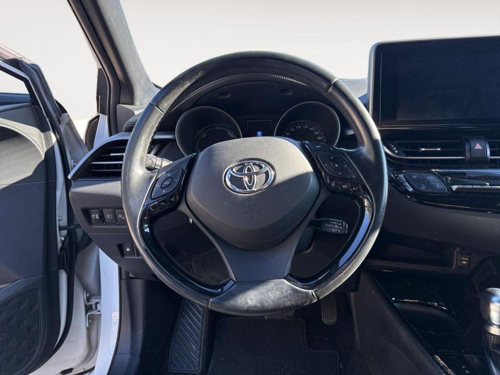 TOYOTA C-HR 1.8 125H Advance 17