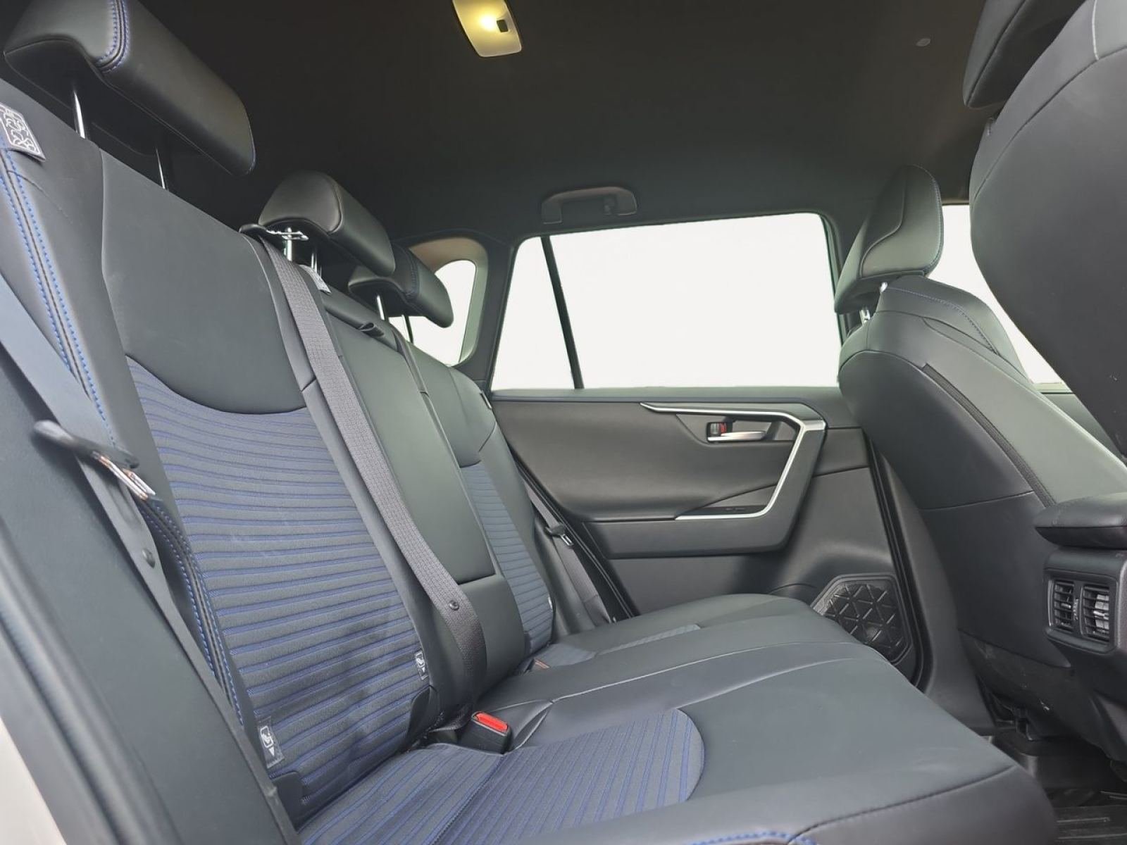 TOYOTA RAV4 220H e-CVT 4x2 Style 12